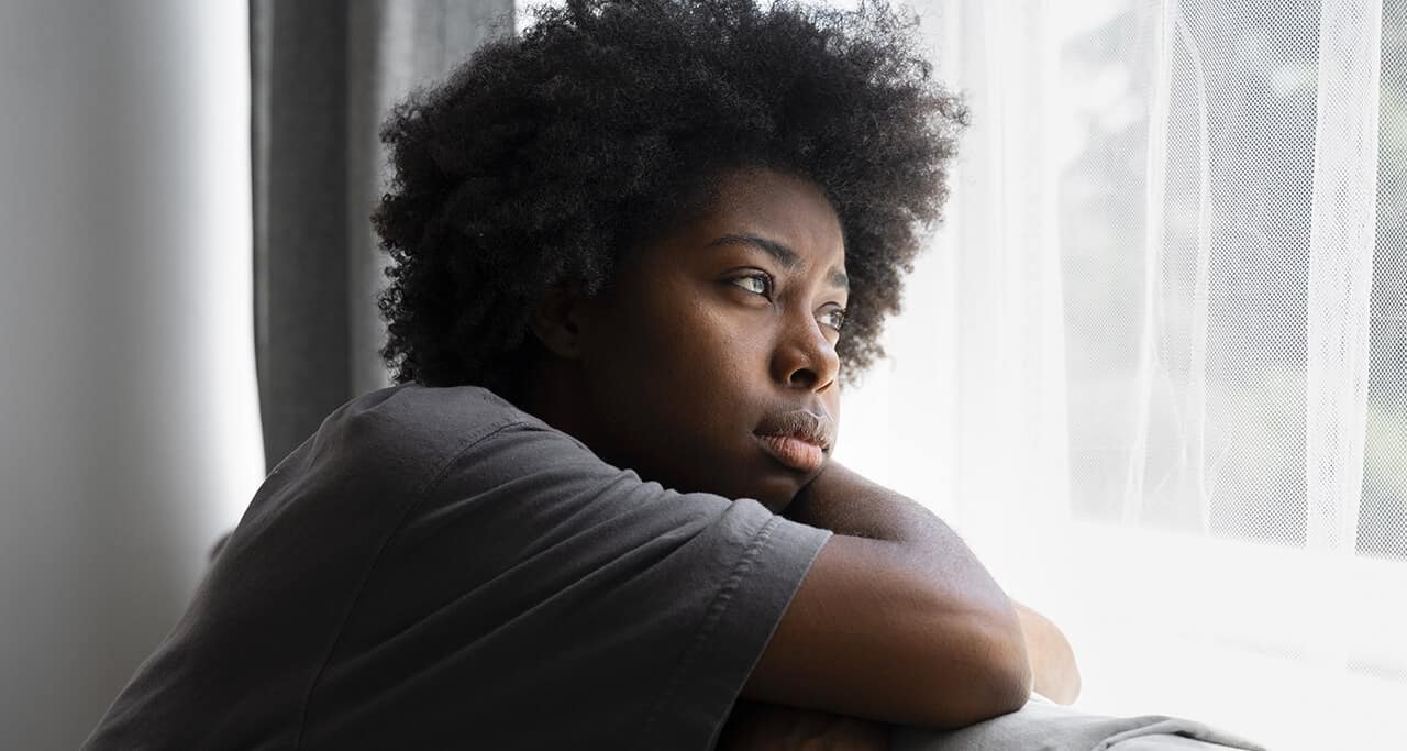 Compreendendo a diferença entre tristeza e depressão: sinais, sintomas e abordagens de tratamento
