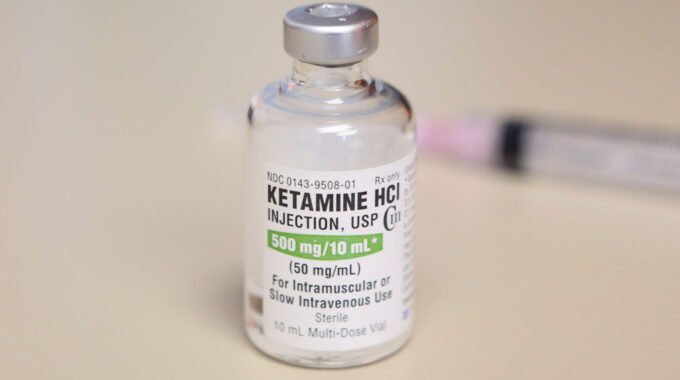 Psiquiatra conta como começou a usar cetamina para depressão